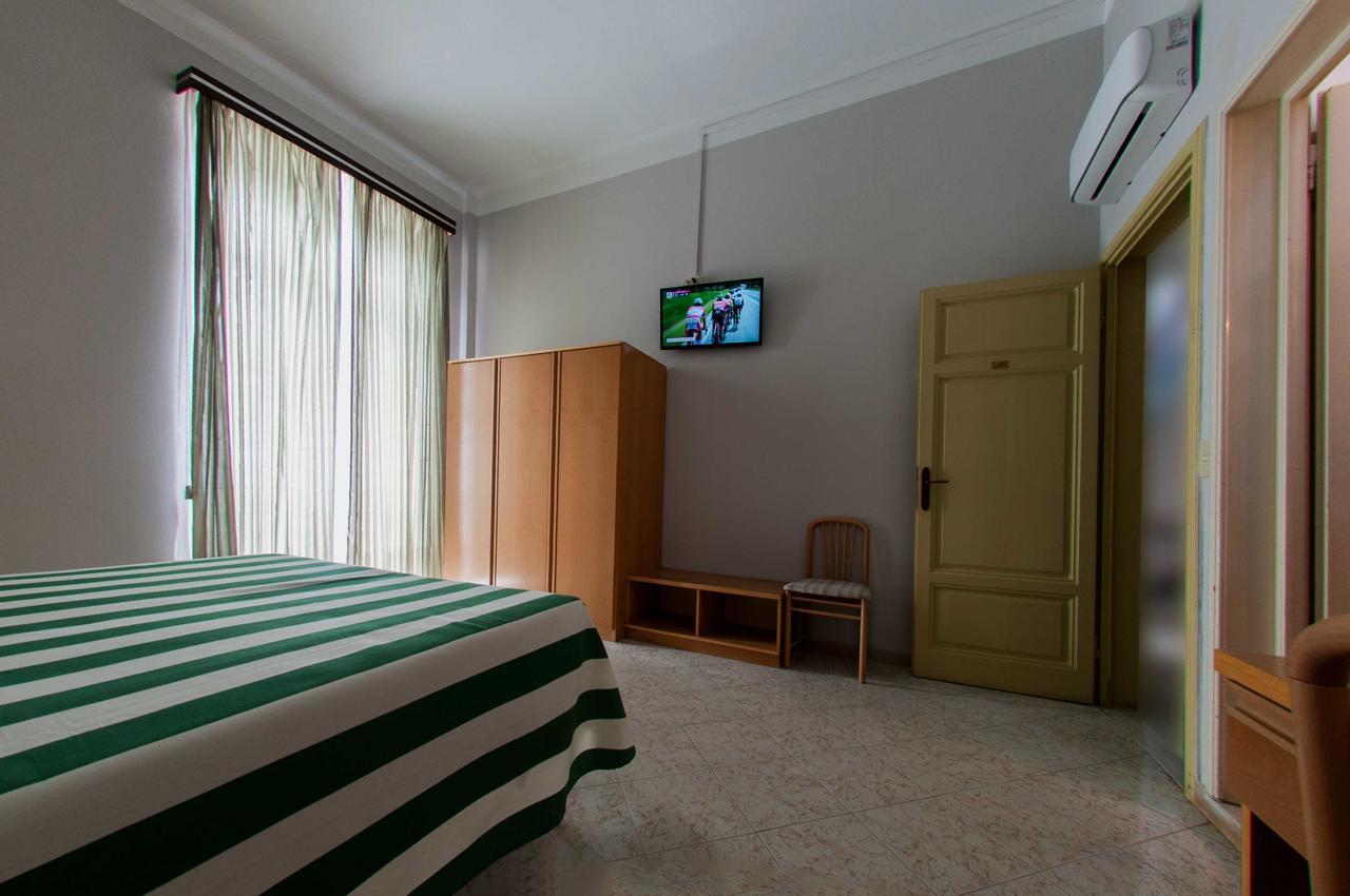 Hotel Valdinievole Camaiore Bagian luar foto