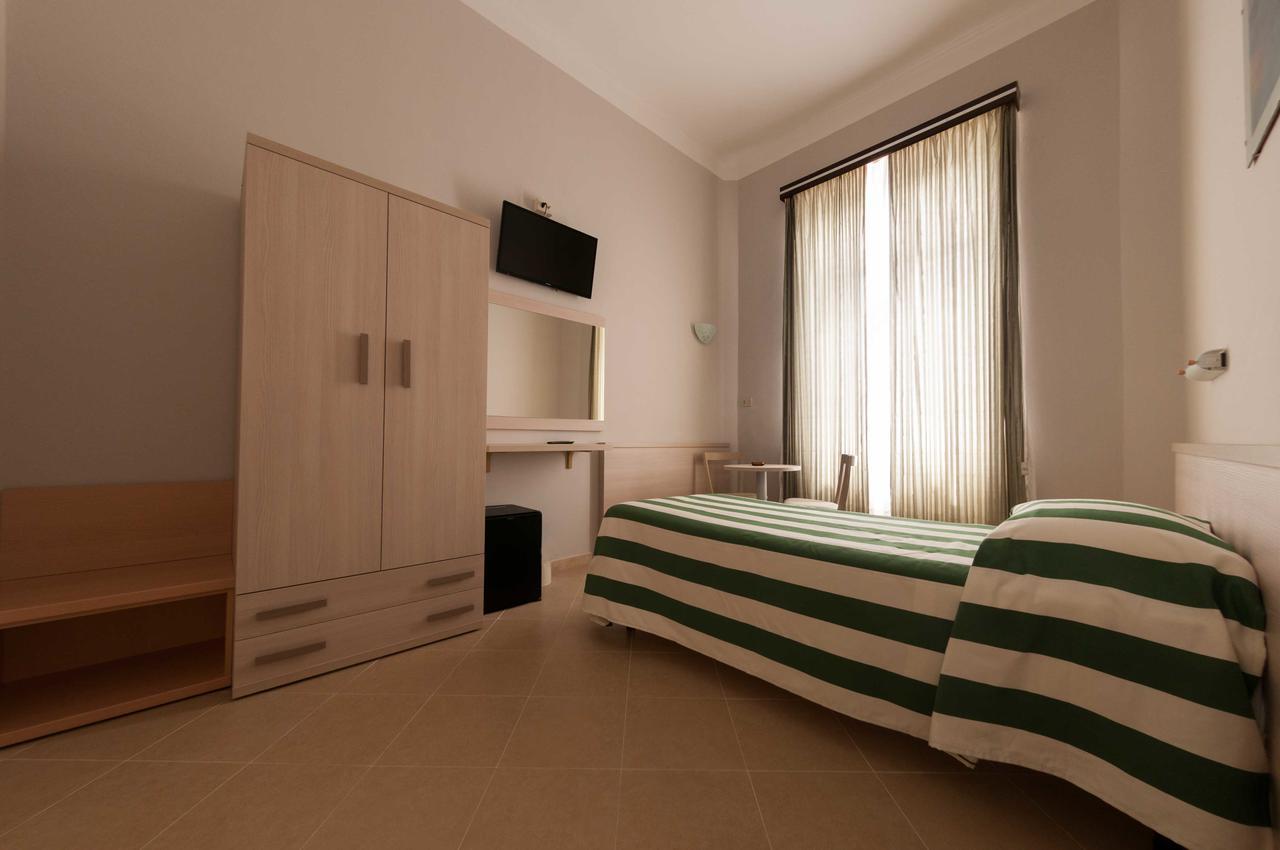 Hotel Valdinievole Camaiore Bagian luar foto