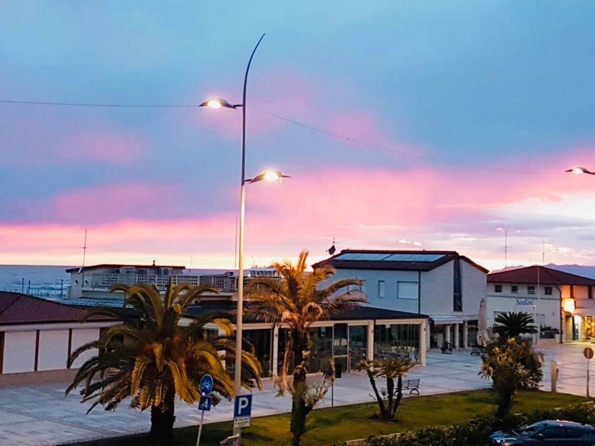 Hotel Valdinievole Camaiore Bagian luar foto