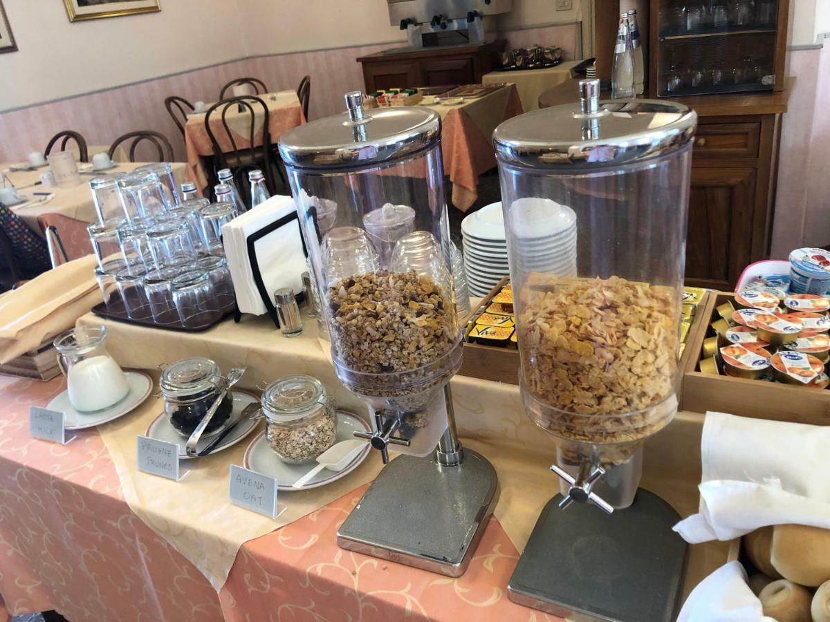 Hotel Valdinievole Camaiore Bagian luar foto