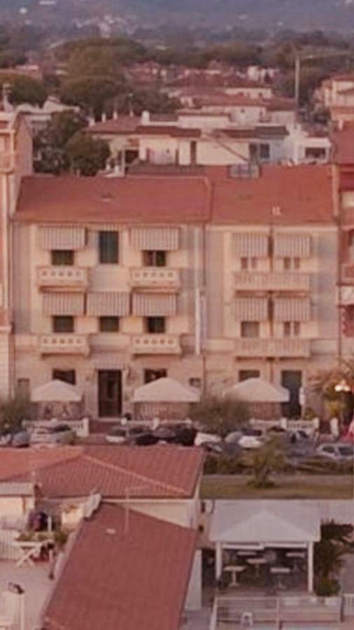 Hotel Valdinievole Camaiore Bagian luar foto